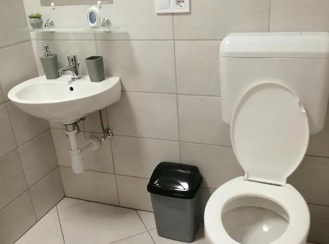Konukevi Cinege Vendeghaz 3*